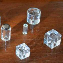 Entretoises plexiglas transparent pour plaques