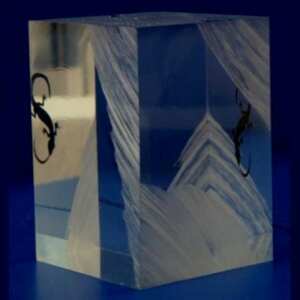 Presse-papier design plexiglas sculpté