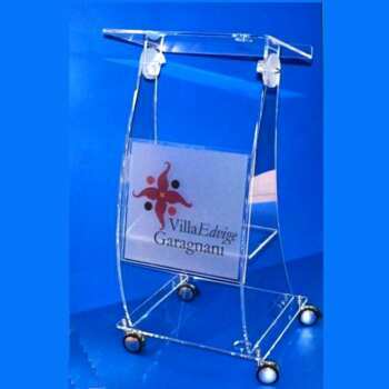 Pupitre en plexiglas sur roues