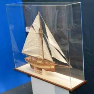Protection plexiglas pour maquette bateau