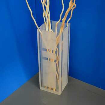 Vase de sol en plexiglas décoré avec sablage