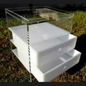 Table basse à tiroirs opale plexiglas