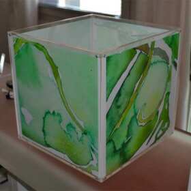 Lampe cube plexiglas avec poches