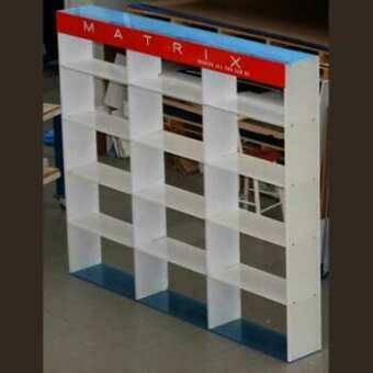 Présentoir bibliothèque plexiglas personnalisé