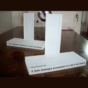 Présentoir plexiglas satiné pvc adhésif