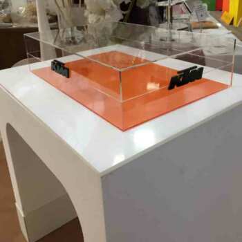Table exposition plexiglas polystyrène et PVC