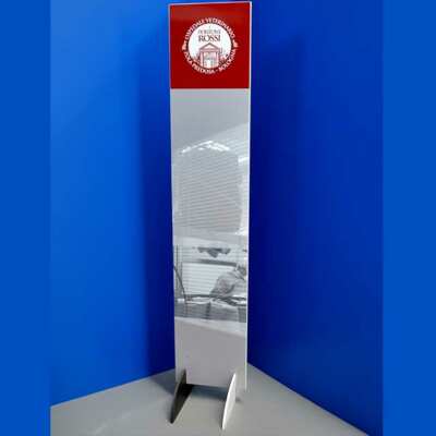 Totem PVC light bordé avec pieds et impression